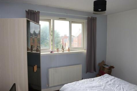 Rear bedroom