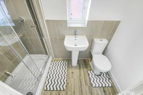 En-Suite 2.jpg