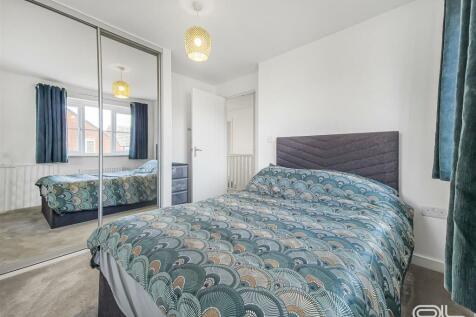 bedroom 2 (2).jpg