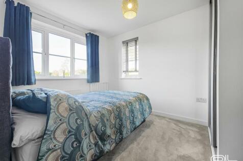 bedroom 2 (3).jpg