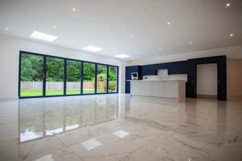 Kitchen &amp; Living Area