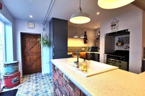 kitchen 1.jpg