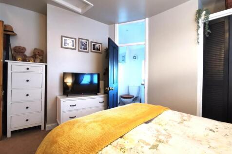 main bedroom 2.jpg