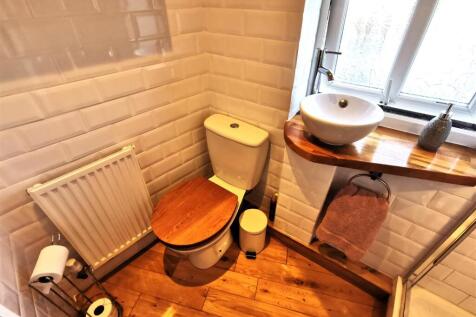main bedroom ensuite 1.jpg