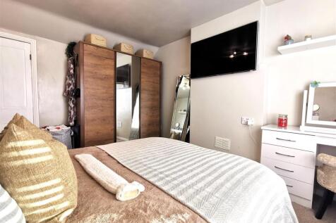 bedroom 2 2.jpg