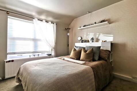 bedroom 2 4.jpg