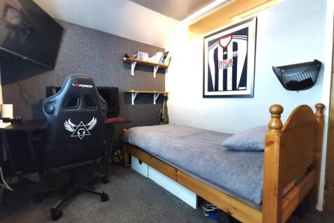 bedroom 3 1.jpg
