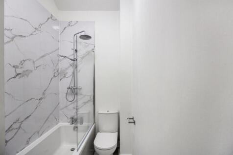 15 - Bathroom 1.jpg
