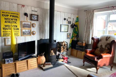Living Area 3.jpg