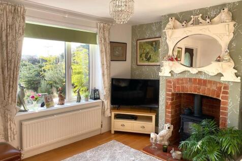 Living Room Picture two.jpg