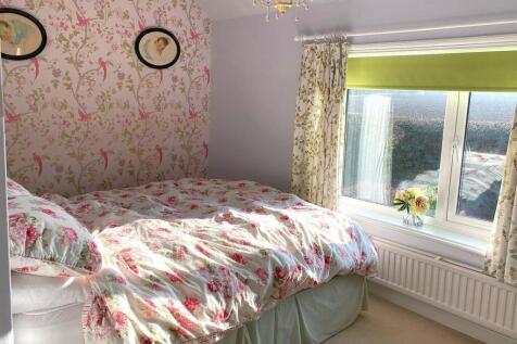 Bedroom One.jpg