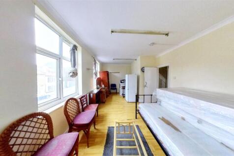 Living Room 4.jpg