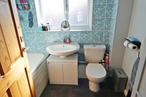 2282bathroom.jpg