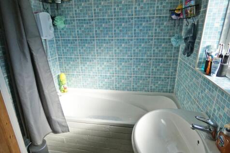 2282bathroom2.jpg
