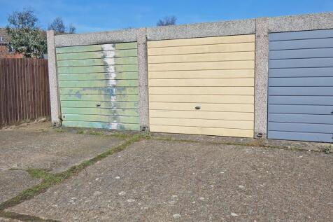2282garageinablock.jpg