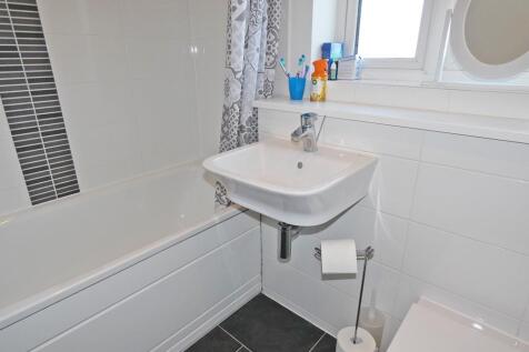 2285bathroom.jpg