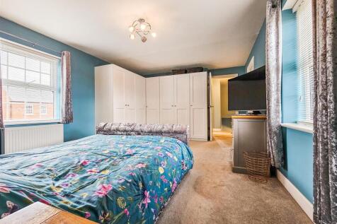 Master Bedroom (2).jpg