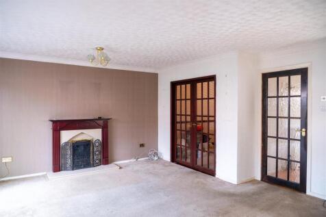 Living Room 3.JPG
