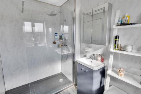 MASTER EN-SUITE