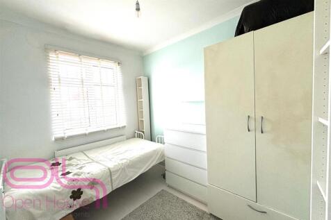 Hanworth Rd - Bedroom 2.jpg