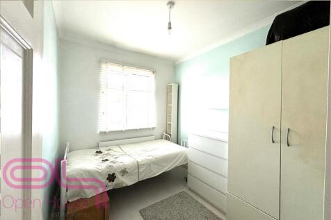 Hanworth Rd - Bedroom 1.jpg