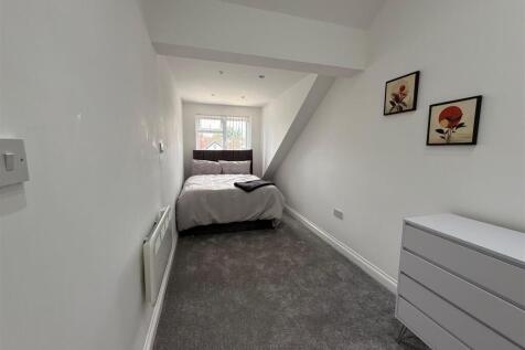 bedroom 1 (1).jpg