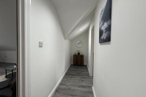hallway (2).jpg
