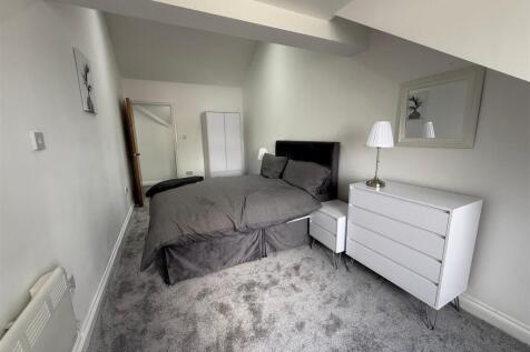 bedroom 2 (2).jpg