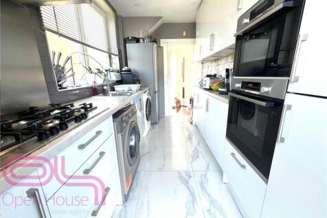 Priory Rd - Kitchen 1 .jpg