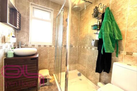 Priory Rd - Shower Room.jpg