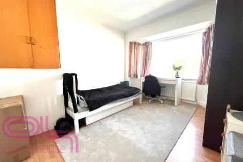 Priory Rd - Bedroom 2.jpg