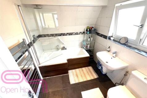 Priory Rd - Bathroom.jpg