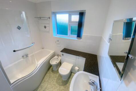 BATHROOM1.jpg
