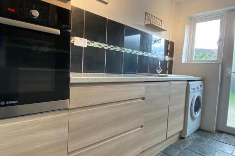 Kitchen2.jpg