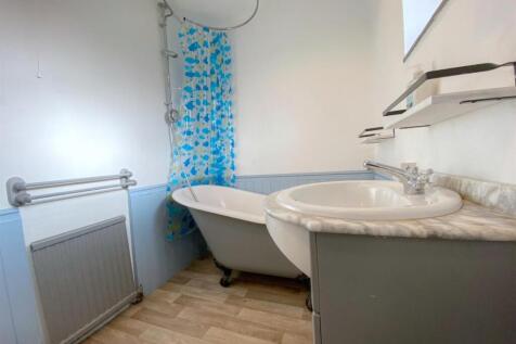 Bathroom1.jpg