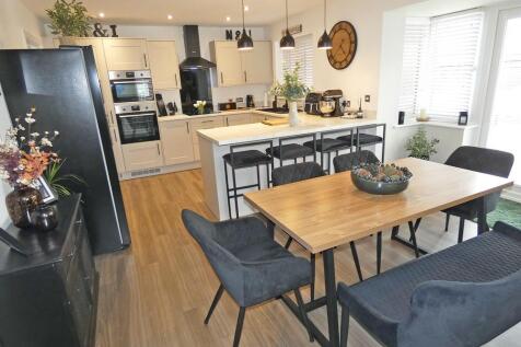 2289kitchendiningfamilyroom.jpg