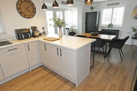 2289kitchendiningfamilyroom5.jpg
