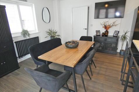 2289diningfamilyarea.jpg