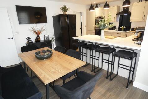2289kitchendiningfamilyroom3a.jpg
