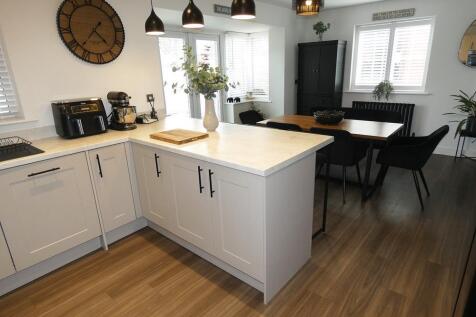 2289kitchendiningfamilyroom5a.jpg