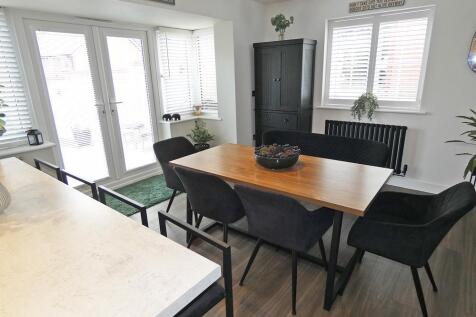 2289diningfamilyarea2b.jpg