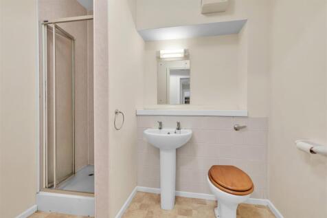 ensuite.jpg