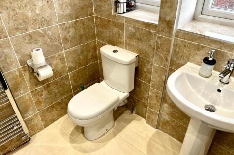 Bathroom 1.jpg