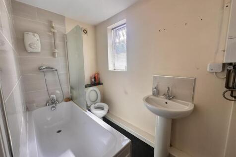 D/S Bathroom