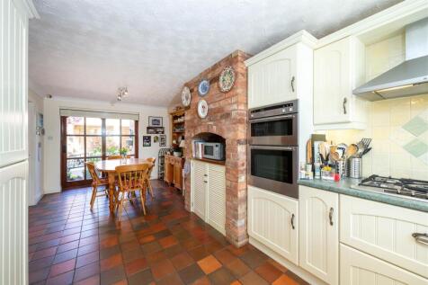 kitchen 2.jpg