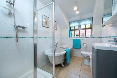 family bathroom.jpg