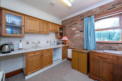 annexe kitchen area.jpg