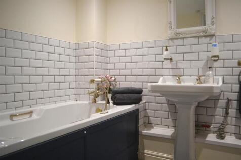 Main Bathroom Picture Two.JPG