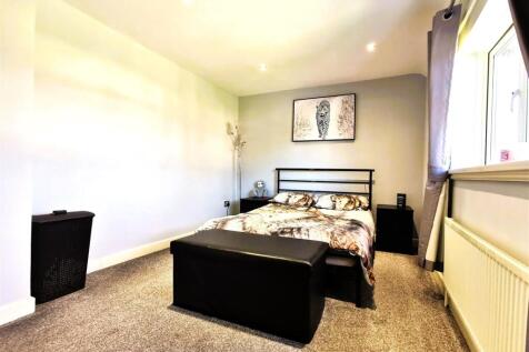 bedroom 1 1.jpg