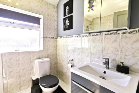 bathroom 1.jpg
